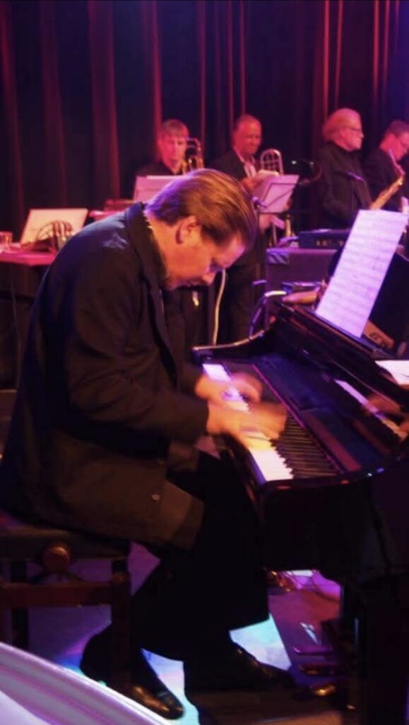 Arto Huhtanen pianisti-lauluntekijä, Ikaalinen